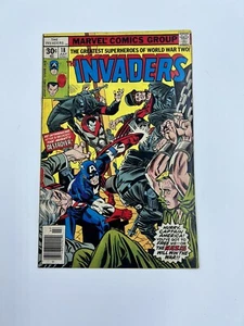 Cómics de Marvel de Invasores de la Edad de Bronce #18 de julio del 77 - Imagen 1 de 11