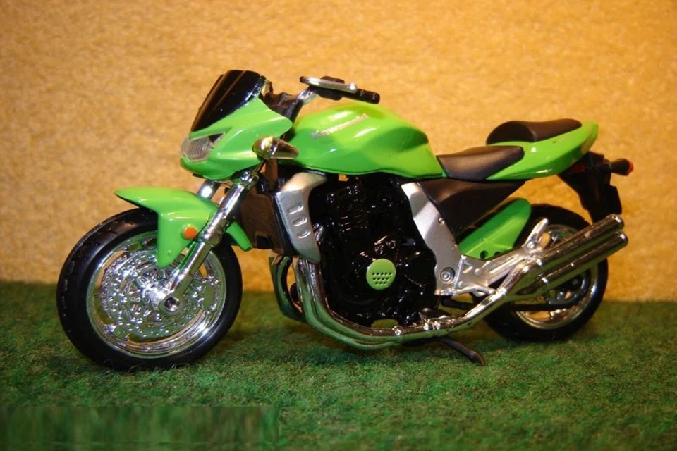 1:18 Kawasaki Z 1000 Grün 2004 MAISTO 00633 - Bild 1 von 1