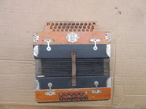 Antico pulsante FBE diatonico fisarmonica marca Schutz vintage - RICAMBI O RIPARAZIONE - Foto 1 di 13