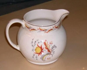 Jarra mediana de porcelana WADE, cerámica Royal Victoria, hecha en Inglaterra - Imagen 1 de 1