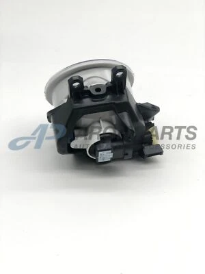 Front Fog Light Toyota Tundra 2014 - 2021 8121002160 - Imagem 1 de 4