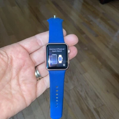 Apple Watch Series 1 38 mm caja de aluminio dorado rosa con correa deportiva azul Foto 1 de 4