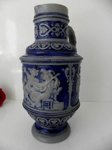 Westerwälder brocca da regalo in gres brocca rilievo blu-grigio 2 litri h 31 cm - Foto 1 di 8