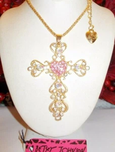 BETSEY JOHNSON BEAUTIFUL CRYSTAL INLAY PINK CENTER HEART CROSS NECKLACE - Picture 1 of 6