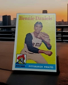 Tarjeta de béisbol 1958 Topps Pittsburgh Pirates Bennie Daniels P de colección #392 sin pliegue - Imagen 1 de 2