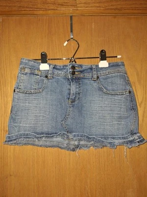 Minifalda Younique para mujer/junior talla 5 lavado ligero adornada envejecida Foto 1 de 3