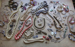 Job Lot Vintage & Modern Costume Jewellery Mixed Lot 60+ Items Lot 6 - Picture 1 of 7