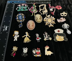 Assorted 21 pcs Brooch Collection – Vintage Style, Cartoon, Costume Jewelry - Picture 1 of 8