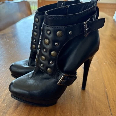 Michael Kors 黑色皮革铆钉细跟踝靴 尺码:7M 5 英寸 鞋跟 — 第 1/4 张图片