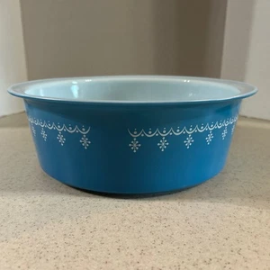 PYREX " BLUE SNOWFLAKE GARLAND " # 664 4 QT. ROUND CASSEROLE DISH - Picture 1 of 11