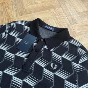 Nuevo con etiquetas Camisa Polo Fred Perry Chevron Rayas Manga Corta Tejida Negra Talla Grande - Imagen 1 de 19