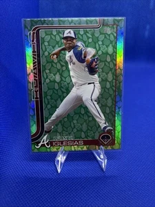 Raisel Iglesias 2025 Topps Holiday Easter Holo Leaves #304 Braves - Picture 1 of 3