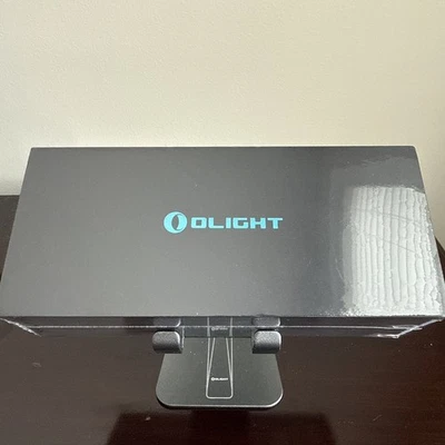 Linterna Olight Arkfeld Ultra 1400 lúmenes EDC con luz UV y láser verde Foto 1 de 4