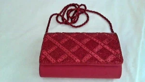 Rote Pailletten Perlen Tasche geflochten Perlen Riemen harte Seite Magnet Druckknopf von La Regale PreO - Bild 1 von 5