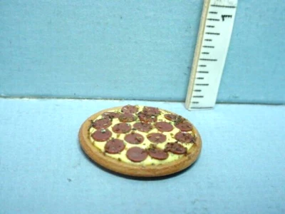 Miniature Pepperoni Pizza #IM65609 Non-Edible Handley 1/12th Sc REDUCED - Изображение 1 из 3