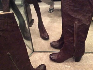 Frye’s Leder Carson mittelhoher Absatz dunkelbraun hohe Stiefel 9,5, neu im Karton - Bild 1 von 7
