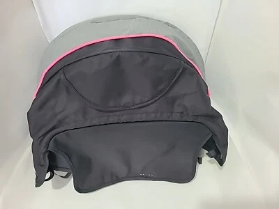 Carrinho Baby Trend Sit N Stand duplo traseiro traseiro com capuz preto e rosa - Imagem 1 de 4