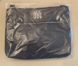 2022 New York YANKEES PURSE MOTHERS DAY MAY SGA 5/8/2022 WOMENS BLUE BAG NY - Picture 1 of 6