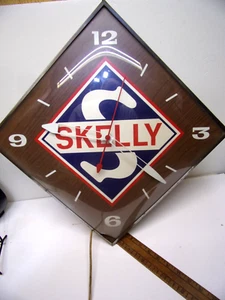 Vintage Skelly Gasoline Advertising Pam Clock - Picture 1 of 4