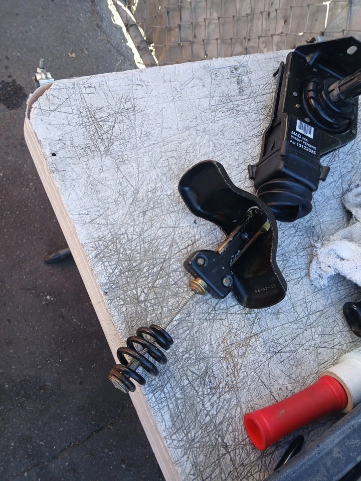 SLVERADO SIERRA 2500HD 2003-2006 neumático de repuesto portador id 15122525 usado OEM Foto 1 de 4