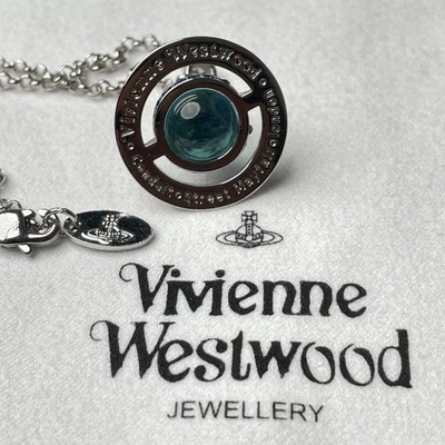 Collar Vivienne Westwood Pequeño Orbe con Piedra Azul Claro y Colgante de Plata Foto 1 de 4