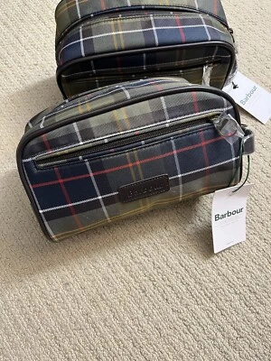 ¡Gran regalo! ~ Bolsa de lavado tartán duradera Barbour Wetherham precio de venta sugerido por el fabricante $100 perfecta para viaje Foto 1 de 4