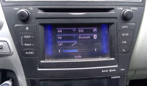 Unidad de radio navegación TOYOTA PRIUS SERIE V 12-14 AM-FM CD GPS FACE ID# 57011 GENUINA - Imagen 1 de 9