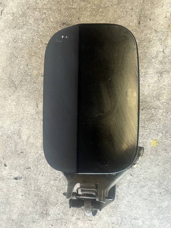 Dodge Charger R/T 2015-2023 5,7 L HEMI tapa de gasolina OEM cubierta de tanque negra Foto 1 de 4