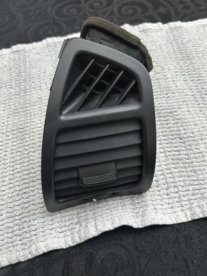 2011-2013 KIA SORENTO Driver LEFT SIDE AIR VENT OEM 97480-1U000 - Image 1 of 3