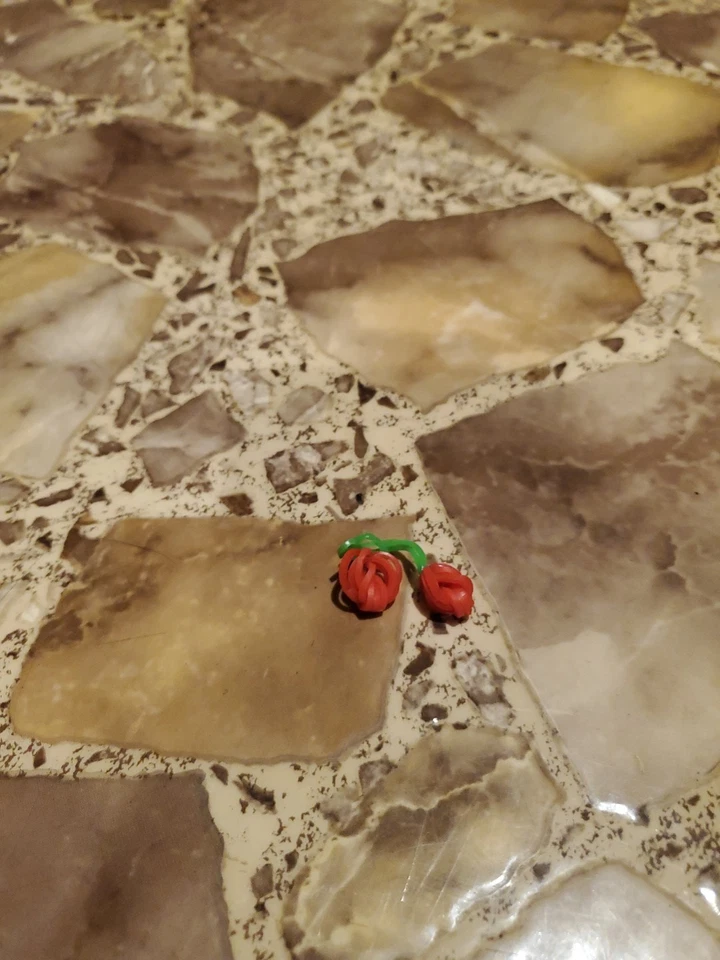 Loom樱桃吊饰 — 第 1/1 张图片