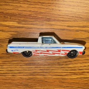 Ford Ranchero (CP06) exclusivo Walmart 65 Stars & Stripes de Hot Wheels 2022 - Imagen 1 de 4