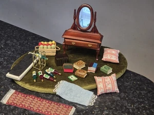 Puppenstube - Konvolut Puppen, Möbel & Zubehör - Bild 1 von 2