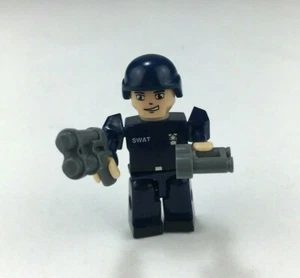 Lego 1.5 Inch Mini Figure S.W.A.T. Tactical Police W/ Weapon & Accessory - Picture 1 of 8