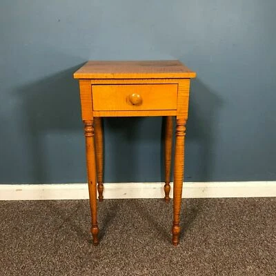 Подставка в федеральном стиле с одним ящиком из тигрового клена - Изображение 1 из 4