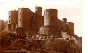 HARLECH - THE CASTLE B&W POSTCARD - Picture 1 of 2