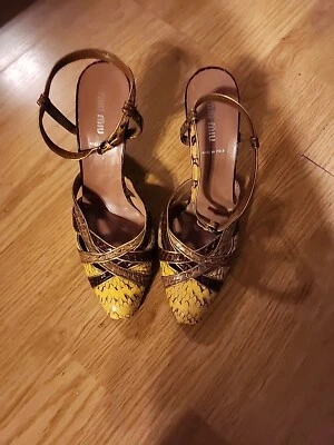 Correa de tobillo para tacones Miu Miu amarillo/bronceado. Talla 40. Hermoso.  Foto 1 de 4