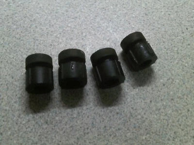 SUZUKI GP100 - GP125 INSTRUMENT MOUNTING RUBBERS x4. 34189-39110. — 第 1/2 张图片