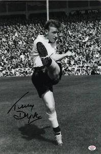 TERRY DYSON SPURS FA CUP WINNING LEGEND SIGNED VINTAGE ACTION PHOTO PAAS - Picture 1 of 4