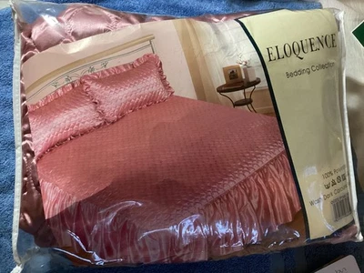 Luxury Quilted Bedspread with frills no  pillowcases single - Image 1 of 3