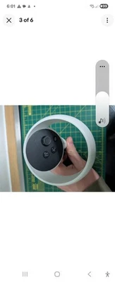 Meta Oculus Quest 2 Right Hand Controller Only - image 1 of 3