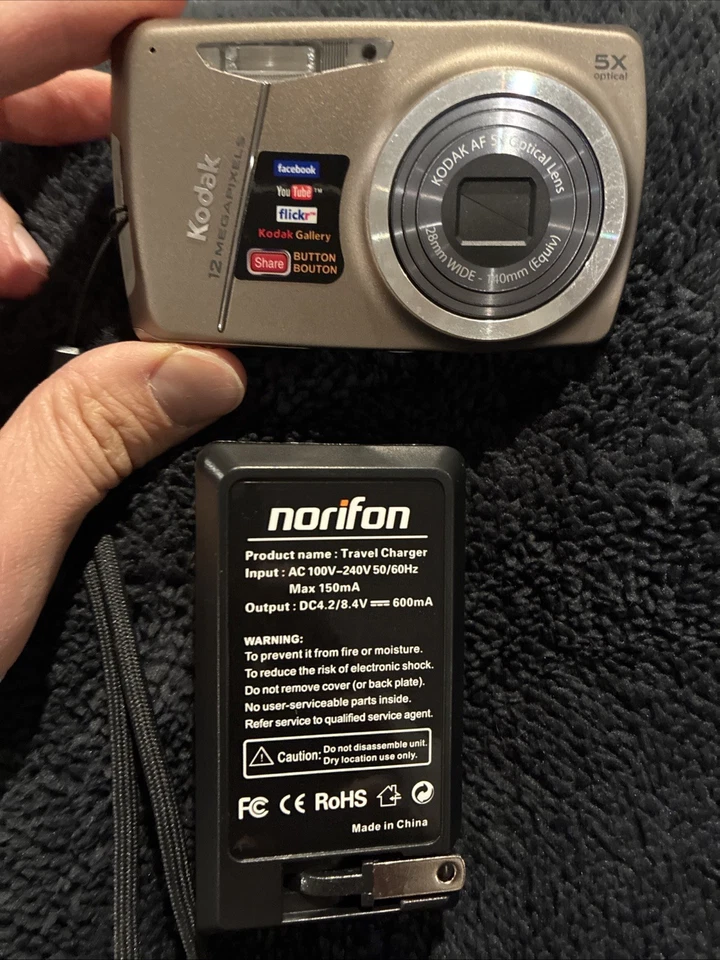 Kodak EasyShare M550 12MP Digital Camera Tanw Battery & Charger Good clean cond - Image 1 of 4