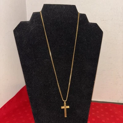 Colar Pingente Cruz Avon Vintage 20” Tom Dourado Unissex Assinado Estate Find - Imagem 1 de 4