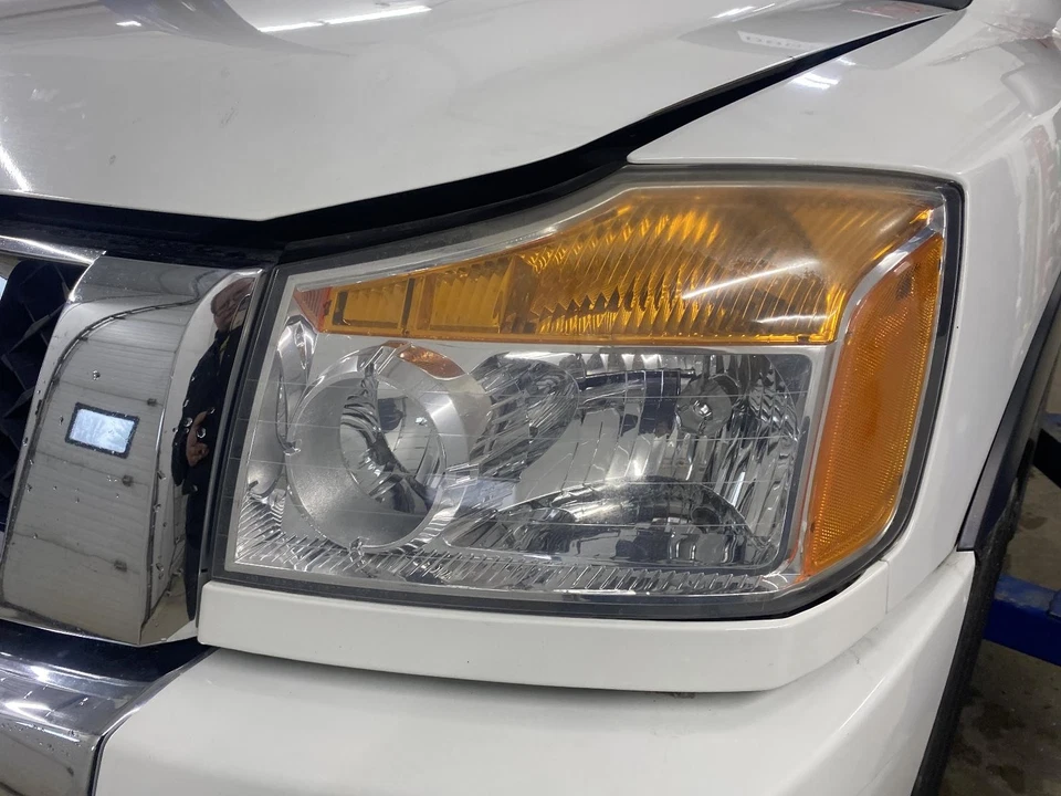 Conjunto de faros izquierdos usados se adapta a: Nissan Titan 2015 grado A izquierdo Foto 1 de 4