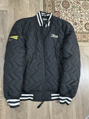 Chaqueta de bombardero Staple Pigeon negra con ropa de calle bordada para pájaros talla grande Foto 1 de 4