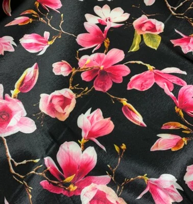 Negro y Fucsia Magnolia Floral - Tela de Tafetán Poliéster Elástico Foto 1 de 3