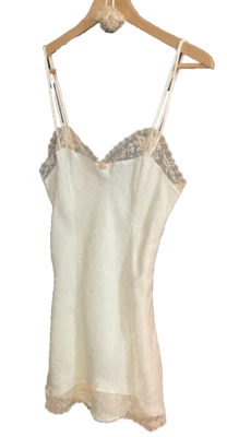 Babydoll vintage años 80 Victoria's Secret marfil satinado/encaje negligee mediano Foto 1 de 4