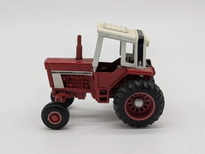 Ertl International Harvester 1086 Tractor 1:64 Red Cream Diecast Farm Miniature - Image 1 of 4