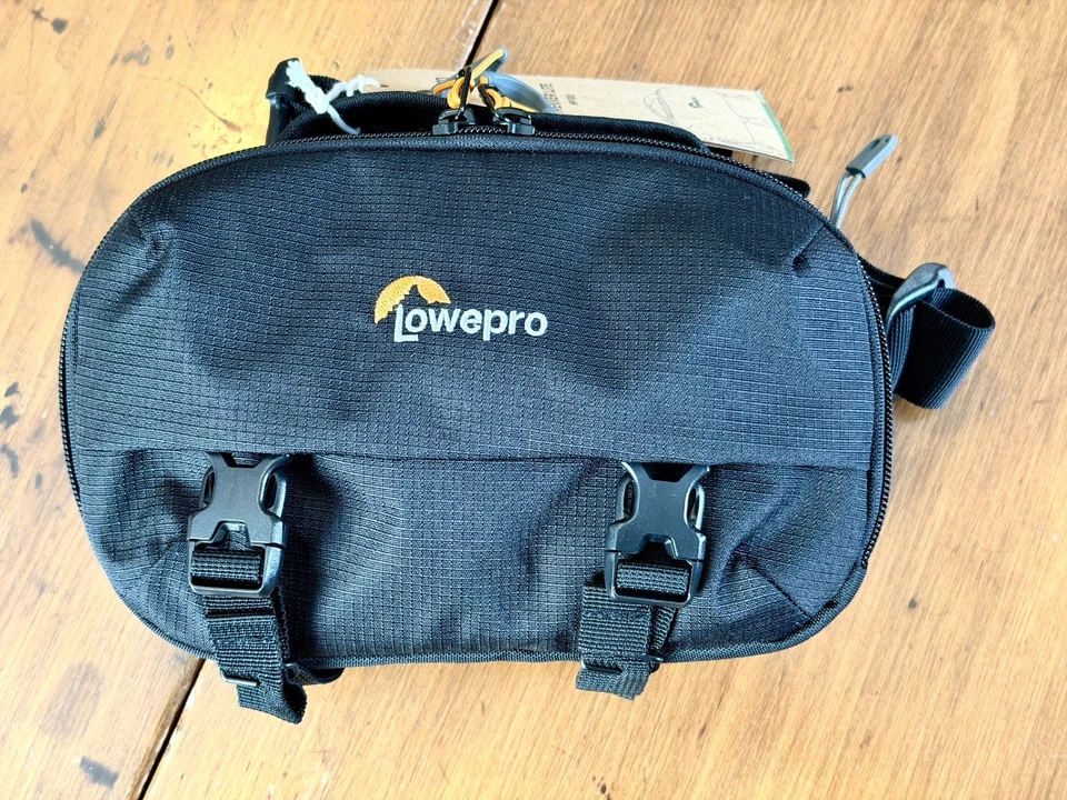 Bolsa de cintura Lowepro Trekker Lite HP 100 2L, preta - Imagem 1 de 4