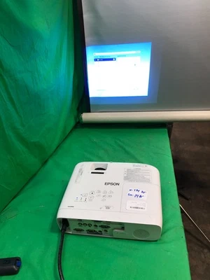 Epson H981A  PowerLite E20 LCD Projector No Remote - Image 1 of 4