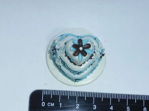 1:12 Scale Three Tier Heart Cake wedding Dolls House Miniature Accessory - Picture 1 of 2